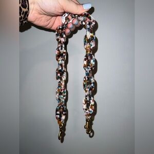 Coach resin strap in brass